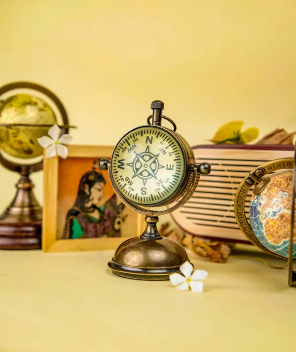 Antiqula_Epoch_3.1_Vintage_Brass_Spherical_Desk_Clock